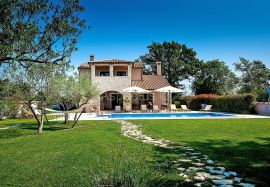Luksuzna kuća s bazenom okružena zelenilom, Marčana, Istra, Marčana, Haus