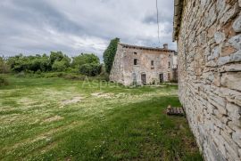 Kamena kuća sa velikom okućnicom u Istri, Barban, بيت
