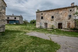 Kamena kuća sa velikom okućnicom u Istri, Barban, بيت