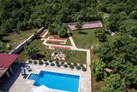 Luksuzna vila sa bazenom na mirnoj lokaciji, Svetvinčenat, Istra, Svetvinčenat, Haus