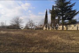 Istra, Žminj - 3816 m2 građevinske parcele sa stambenim objektom i priključcima, Žminj, Arazi