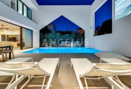 Brač - Luksuzna moderna vila s bazenom, saunom i pogledom na more, 366 m2, Supetar, Σπίτι