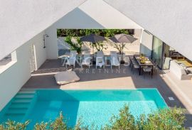 Brač - Luksuzna moderna vila s bazenom, saunom i pogledom na more, 366 m2, Supetar, Дом