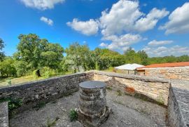 2 KUĆE S VELIKIM IMANJEM NA RUBNOM DIJELU MJESTA, Vrsar, Casa