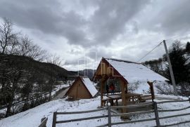 Vikend objekat 25m2 sa velikim zemljištem Prača prodaja, Дом