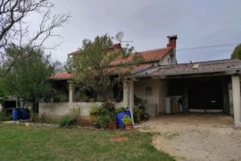 Kuća za adaptaciju sa velikom okućnicom, Kanfanar,okolica, Istra, Kanfanar, House