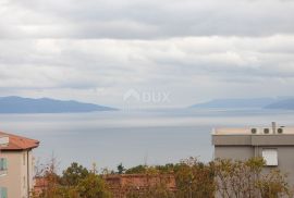 SRDOČI- stan 140m2 DB+3S s panoramskim pogledom na more + okućnica 175m2, Rijeka, شقة