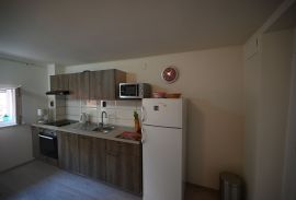 ISTRA, PULA Idealna investicija u srcu grada- apartman s terasom!, Pula, Flat