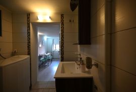 ISTRA, PULA Idealna investicija u srcu grada- apartman s terasom!, Pula, Flat