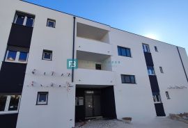 VODICE, novo, 1. kat, 3 spavaće sobe, mirna lokacija, Vodice, Apartamento