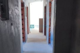 VODICE, novo, 1. kat, 3 spavaće sobe, mirna lokacija, Vodice, Apartamento