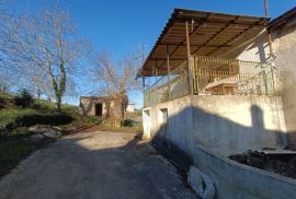 GRAĐEVINSKO ZEMLJIŠTE SA OBJEKTOM, 1100 M2, MOTOVUN, Karojba, أرض