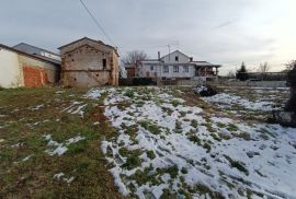 GRAĐEVINSKO ZEMLJIŠTE 750 M2 SA RUŠEVINOM, PRODAJA, TINJAN, Tinjan, أرض