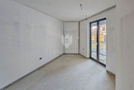 Umag, centar! Moderan stan 2. red do mora! Novogradnja!, Umag, Apartamento