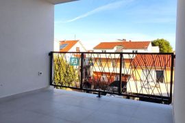 VODICE, novo, moderan stan, 300 m do mora, 2.kat, lift, garaža, Vodice, Appartement