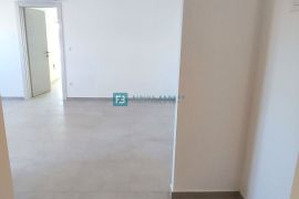 VODICE, novo, moderan stan, 300 m do mora, 2.kat, lift, garaža, Vodice, Appartement