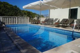 VILA S BAZENOM, PRODAJA, BRAČ, 230 m2 NA PARCELI OD  722 m2, Supetar, بيت