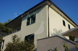 VILA S BAZENOM, PRODAJA, BRAČ, 230 m2 NA PARCELI OD  722 m2, Supetar, بيت