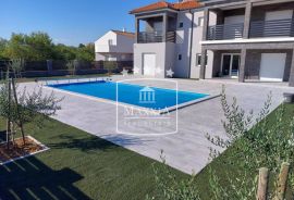 Zadar, Murvica - moderna vila 286m2 s bazenom! 814000€, Zadar - Okolica, Дом