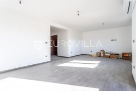 Split, Sirobuja, jednosoban stan u prizemlju s vrtom NKP 63, 56 m2, Split, Daire