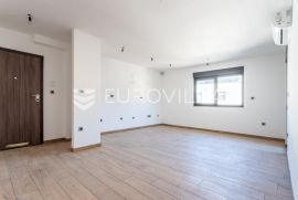 Split, Sirobuja, jednosoban stan na trećem katu NKP 47, 2 m2, Split, Stan