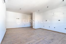 Split, Sirobuja, jednosoban stan na trećem katu NKP 47, 2 m2, Split, Stan