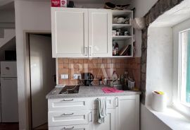 Izvrsna prilika, apartman u  staroj kamenoj kući!!, Kaštela, Ev