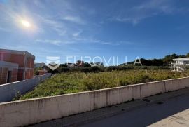 Vodice, građevinsko zemljište površine 1618 m2, Vodice, Zemljište