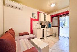 Stan + 2 Apartmana s vrtom  300m od mora, Poreč, Poreč, Wohnung