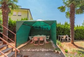 Stan + 2 Apartmana s vrtom  300m od mora, Poreč, Poreč, Wohnung