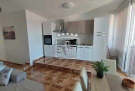 Gornji Karin - kuća 280 m2 sa garažom i bazenom! PRILIKA! 350000€, Obrovac, Maison