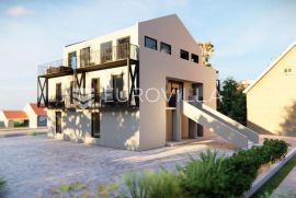 Jadranovo, centar, NKP 303m2, idealna investicija za 5 stanova !, Crikvenica, Flat