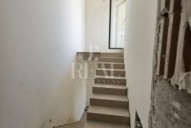 ECO Kostrena ,stan dvoetažan površine 198 m2,4S+db,balkon,terasa,garaža, Kostrena, Appartement