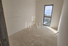 ECO Kostrena ,stan dvoetažan površine 198 m2,4S+db,balkon,terasa,garaža, Kostrena, Appartement