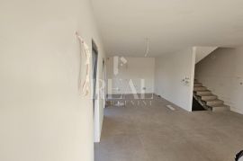 ECO Kostrena ,stan dvoetažan površine 198 m2,4S+db,balkon,terasa,garaža, Kostrena, Appartement