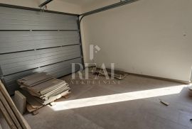 ECO Kostrena ,stan dvoetažan površine 197 m2,4S+db,balkon,terasa,garaža, Kostrena, Kвартира