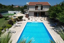 ZADAR, POLIČNIK - Prekrasna vila s bazenom i igralištem, Poličnik, Maison