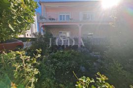 Kuća sa 3 stana 150m od mora, Crikvenica, Casa