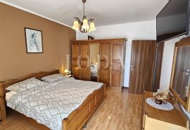 Kuća sa 3 stana 150m od mora, Crikvenica, Casa