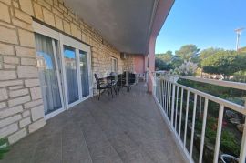 Kuća sa 3 stana 150m od mora, Crikvenica, Casa