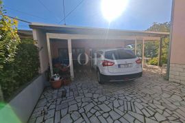 Kuća sa 3 stana 150m od mora, Crikvenica, Casa