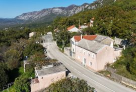 Šarmantna kuća s pogledom na more u mirnom zaleđu Crikvenice, Vinodolska Općina, Maison