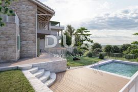 OPATIJA, BREGI - dvoetažni stan 100m2 s panoramskim pogledom na more i bazenom + okućnica, Matulji, Apartamento