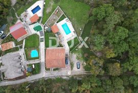 MARINIĆI, GORNJI ZAMET - kuća 180m2 s bazenom i prekrasno uređenom okućnicom 700m2, Viškovo, Casa