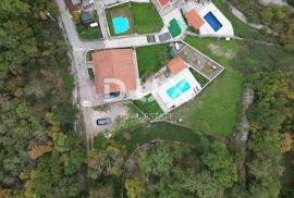 MARINIĆI, GORNJI ZAMET - kuća 180m2 s bazenom i prekrasno uređenom okućnicom 700m2, Viškovo, Casa