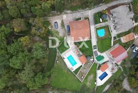 MARINIĆI, GORNJI ZAMET - kuća 180m2 s bazenom i prekrasno uređenom okućnicom 700m2, Viškovo, Casa