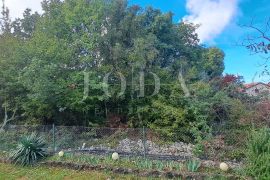 Građevinsko zemljište s djelomičnim pogledom na more, okolica Malinske, Malinska-Dubašnica, Arazi