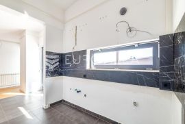 Eksluzivno, Remete, Gospočak, četverosoban penthouse  s ostavom i 2 PM NKP 135 m2, Zagreb, Kвартира