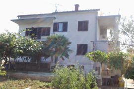 Haus im Dorf mit Blick nach meer, Umag, Famiglia