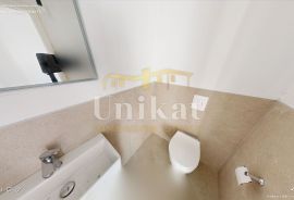 Trosobni stan (3S+DB) s krovnom terasom 1 km od mora, Poreč, Appartment